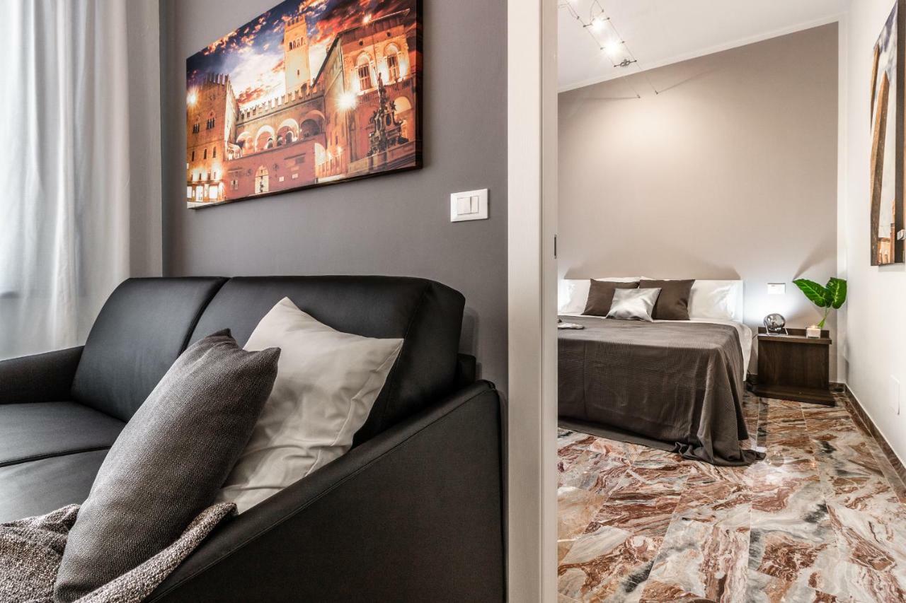 Ugo Bassi Apartments โบโลญญา ภายนอก รูปภาพ
