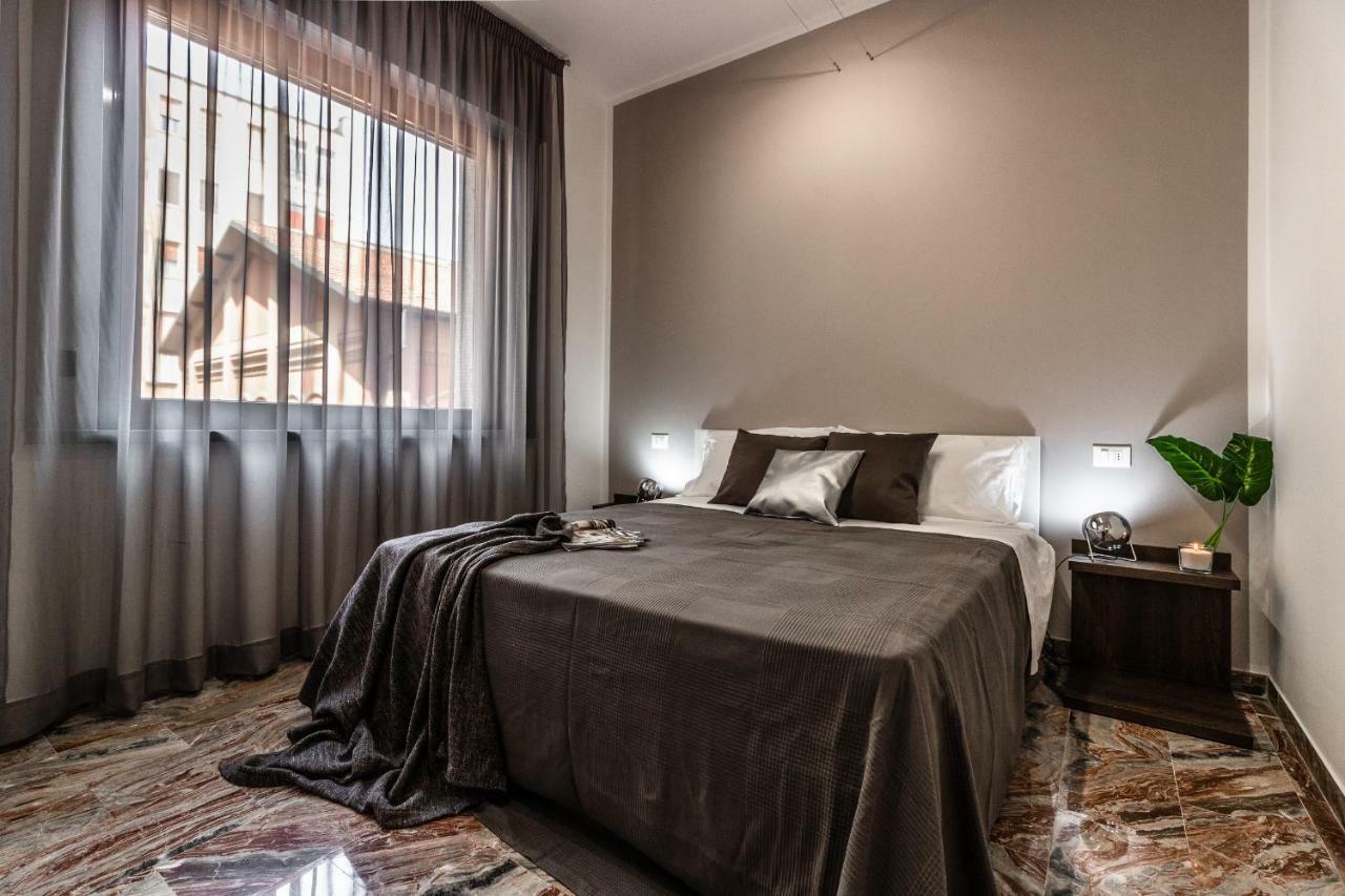 Ugo Bassi Apartments โบโลญญา ภายนอก รูปภาพ