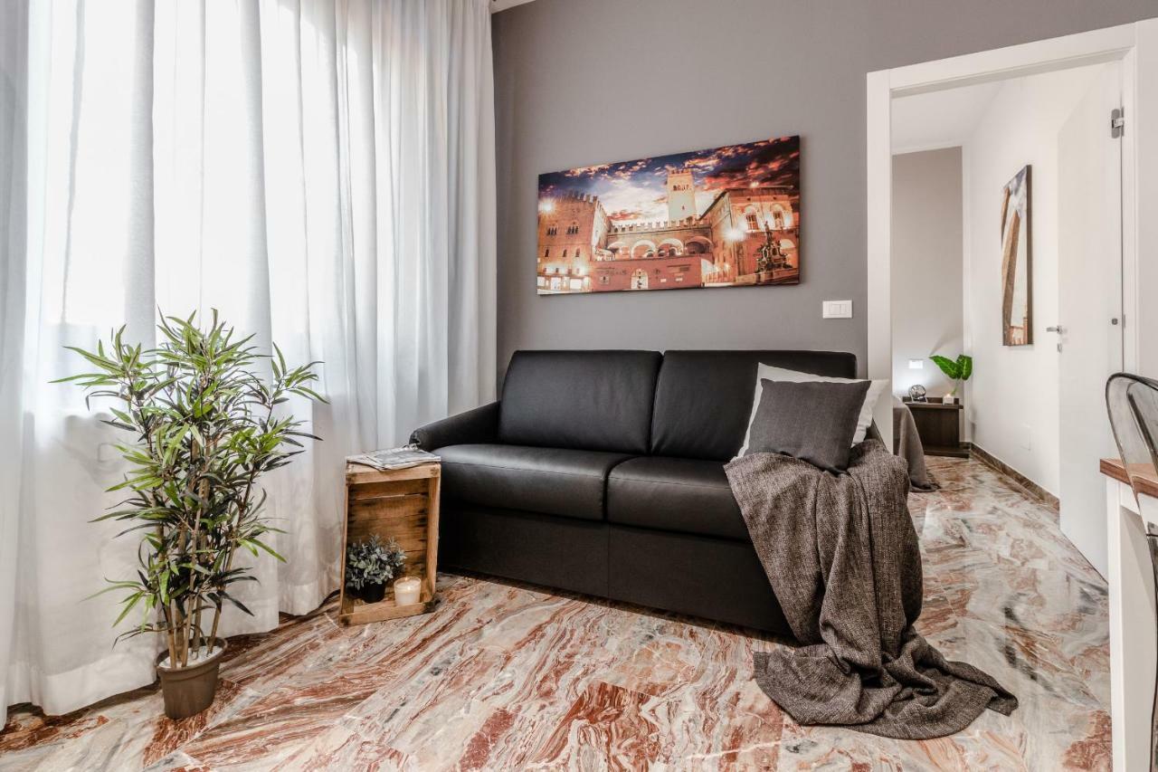 Ugo Bassi Apartments โบโลญญา ภายนอก รูปภาพ