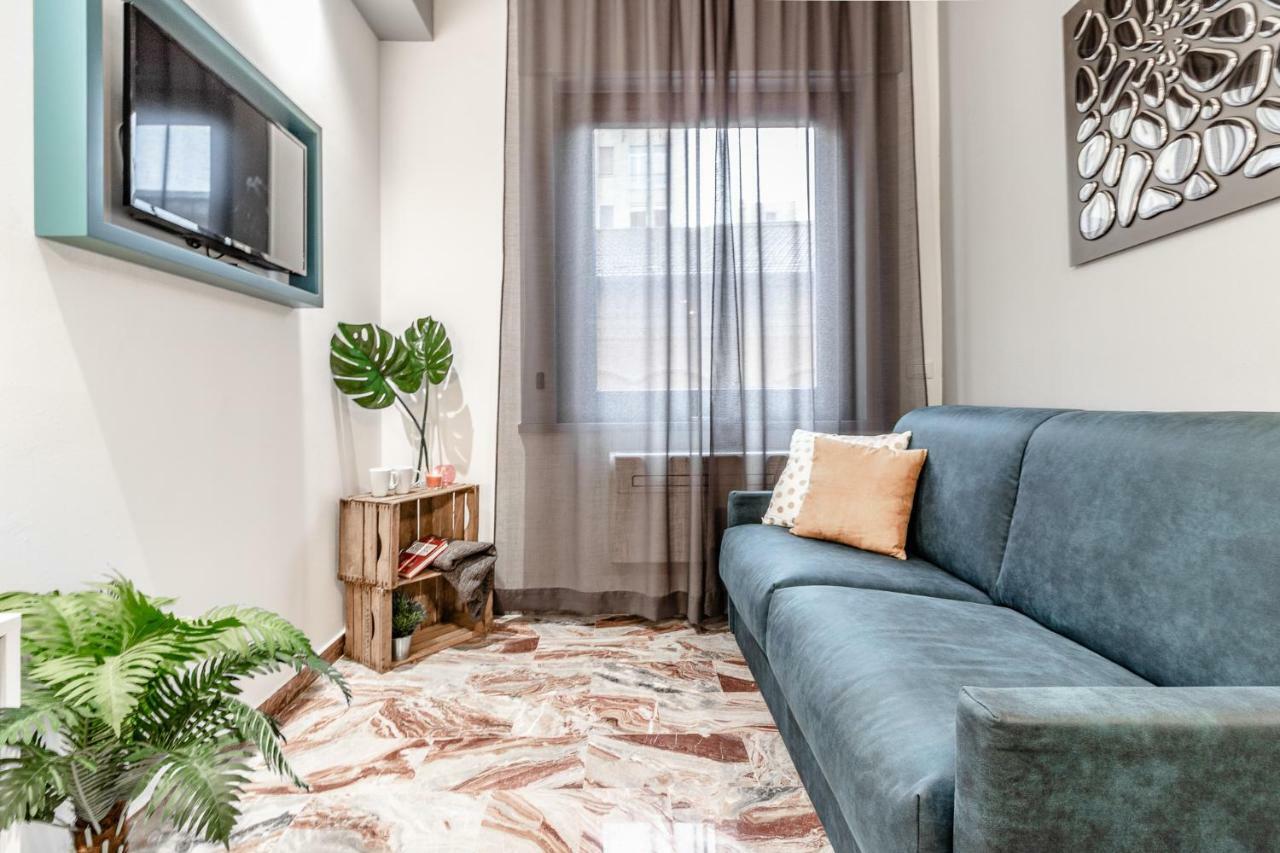 Ugo Bassi Apartments โบโลญญา ภายนอก รูปภาพ